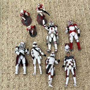Star Wars Clone Action Figure Collection Red and White includes 3 miniatures.